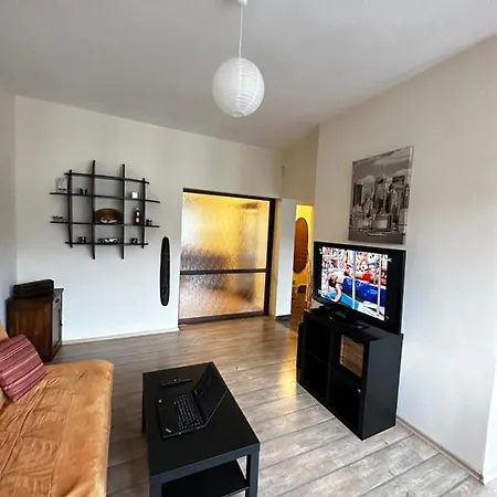2 Bedroom Groovy Apartment *