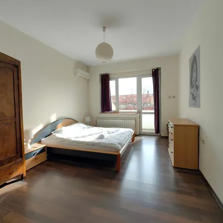Apartment 2 Bedroom Groovy *